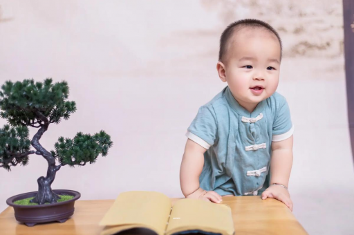 陆丰六个月宝宝摇头正常吗
